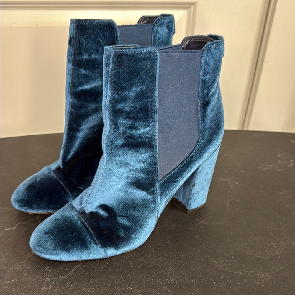 Velvet Ankle Boots in Blue